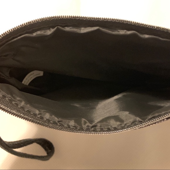 🆕 New Shiny Wristlet - Picture 11 of 14